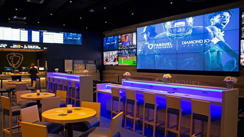 Iowa sports betting handle hits $100M mark for the 1st time