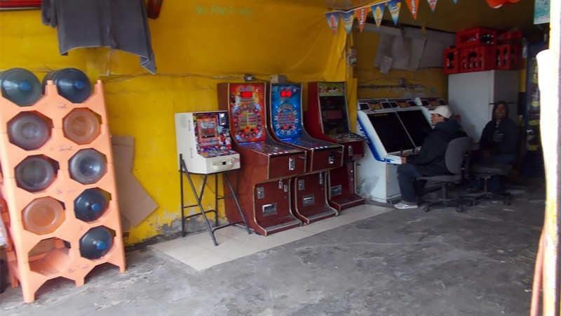 Decomisan máquinas tragamonedas ilegales en Ensenada, México