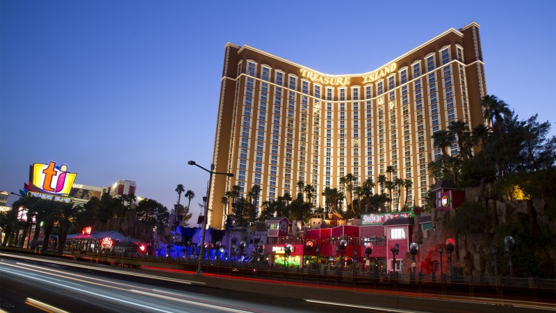 Treasure Island Las Vegas's slot machine failes to notify tourist of a $230K jackpot win