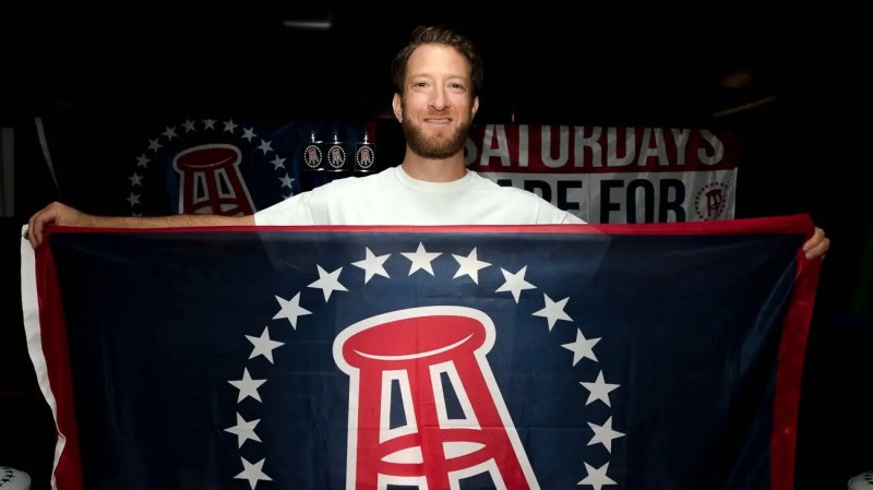 Barstool plans sports gambling expansion, potential broadcasting deal with MLB