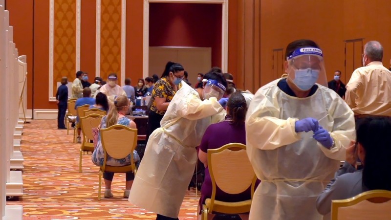 Casinos de Nevada deben vacunar a su personal para aumentar la capacidad