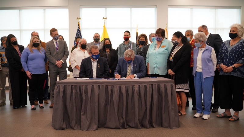 Indiana Gov. and Four Winds Casinos sign state's first tribal gaming compact