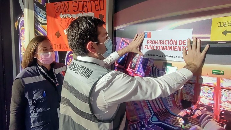 Chile: denuncian que los casinos populares de Chillán no respetan la faja de clausura